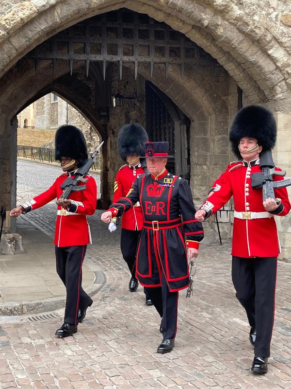 King's Guard and a Yeoman of the Guard at the Tower of London.