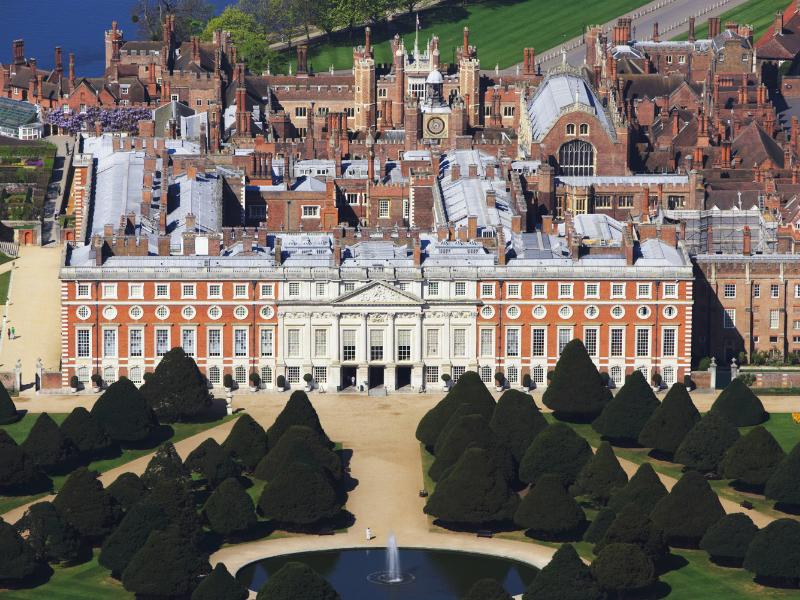 visit hampton court palace gardens