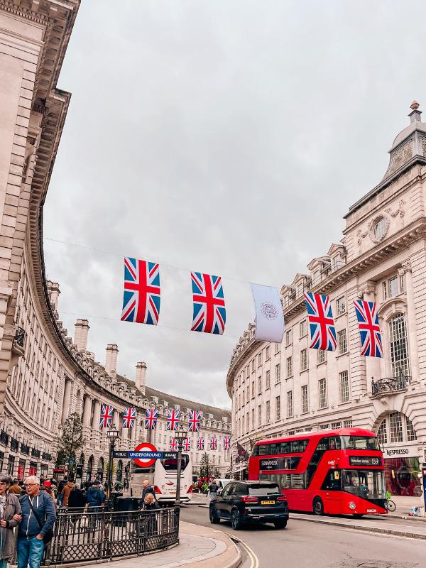 A popular place for shopping in London is Regent Street.