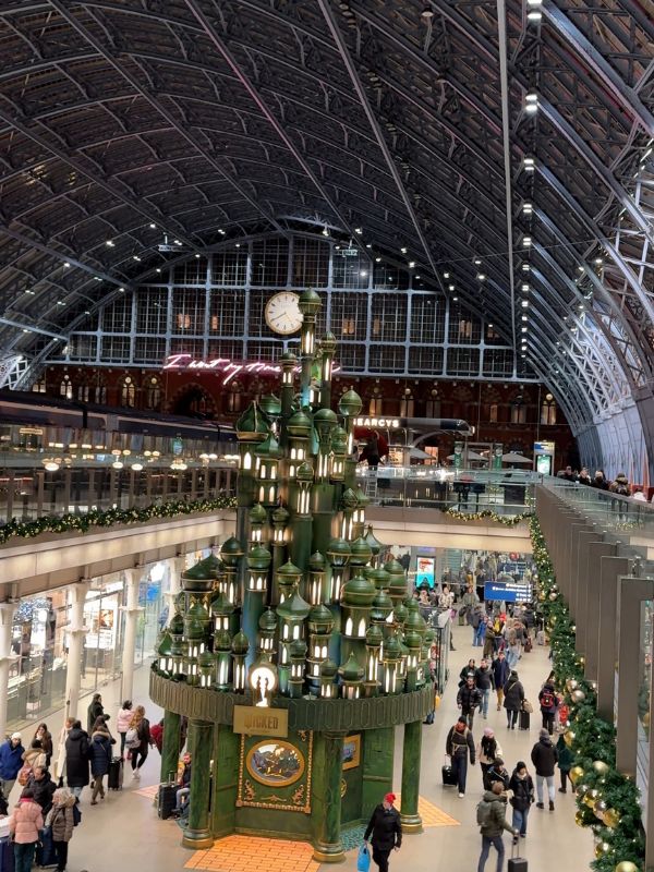 The green Emerald City Christmas tree on the concourse of St Pancras International, 2024.
