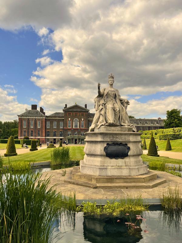Kensington Palace and the Queen Victoria statue in Kensington Gardens, London