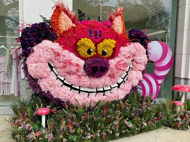 Events in London in May: a Cheshire Cat made of flowers outside a shop near Sloane Square for Chelsea in Bloom
