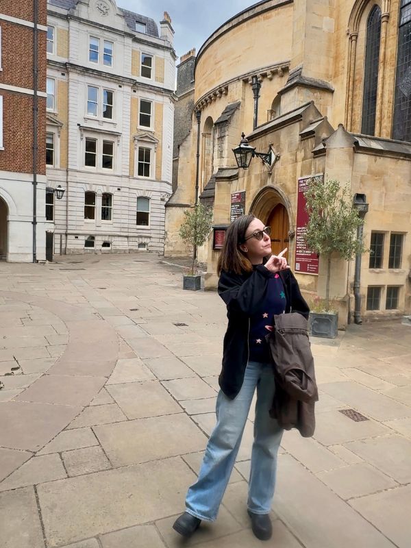 WalksDevour guide Becki pointing out Temple Church on the walk between pubs